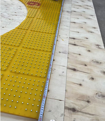 โต๊ะหมุนแบบที่กําหนดเอง แมทกันคลื่น ขนาด 2100X1600 MM วัสดุ PU สีเหลือง มีเล็บเหล็ก
